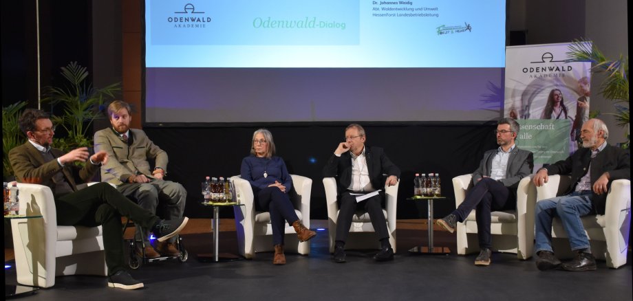 Das Foto zeigt die Podiumsteilnehmer des Odenwald-Dialogs.